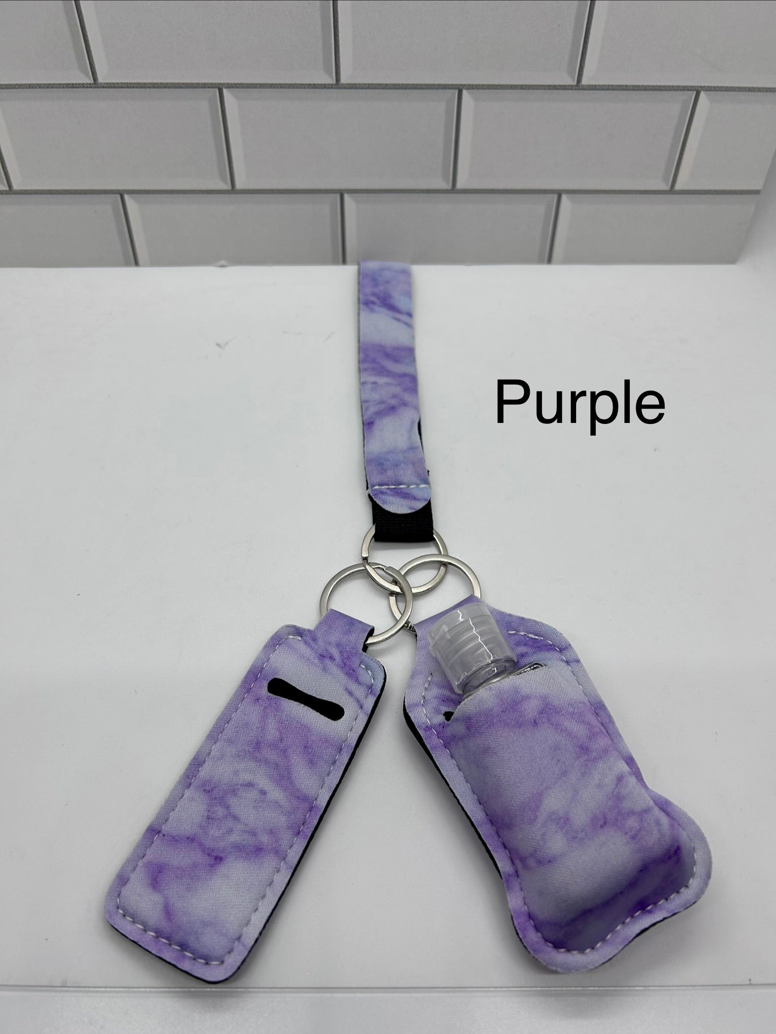 Porte-clés dragonne en néoprène avec porte-désinfectant, flacon vide et porte-baume à lèvres - Violet