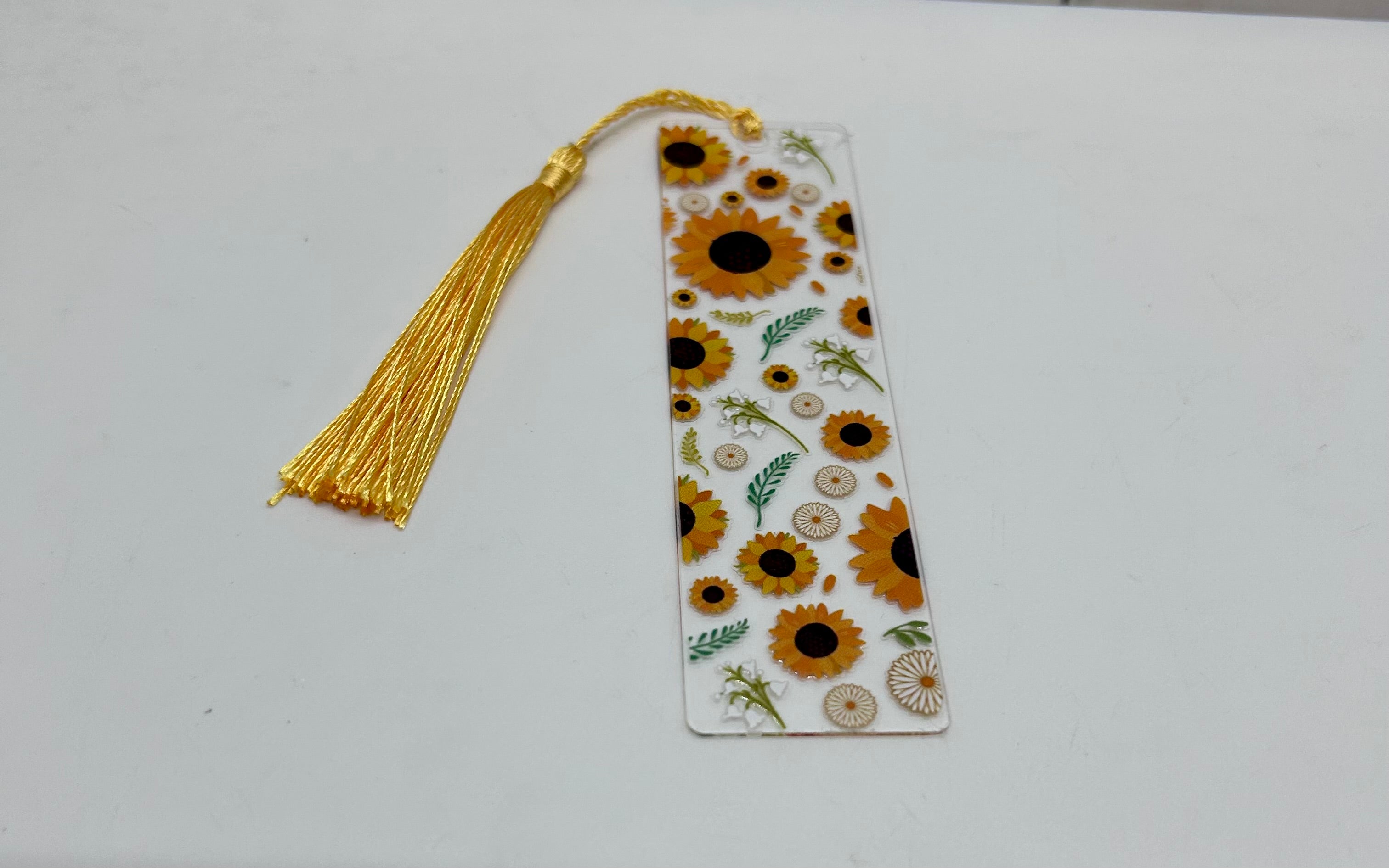 Marque-page en acrylique avec pompon doré/jaune, thème floral
