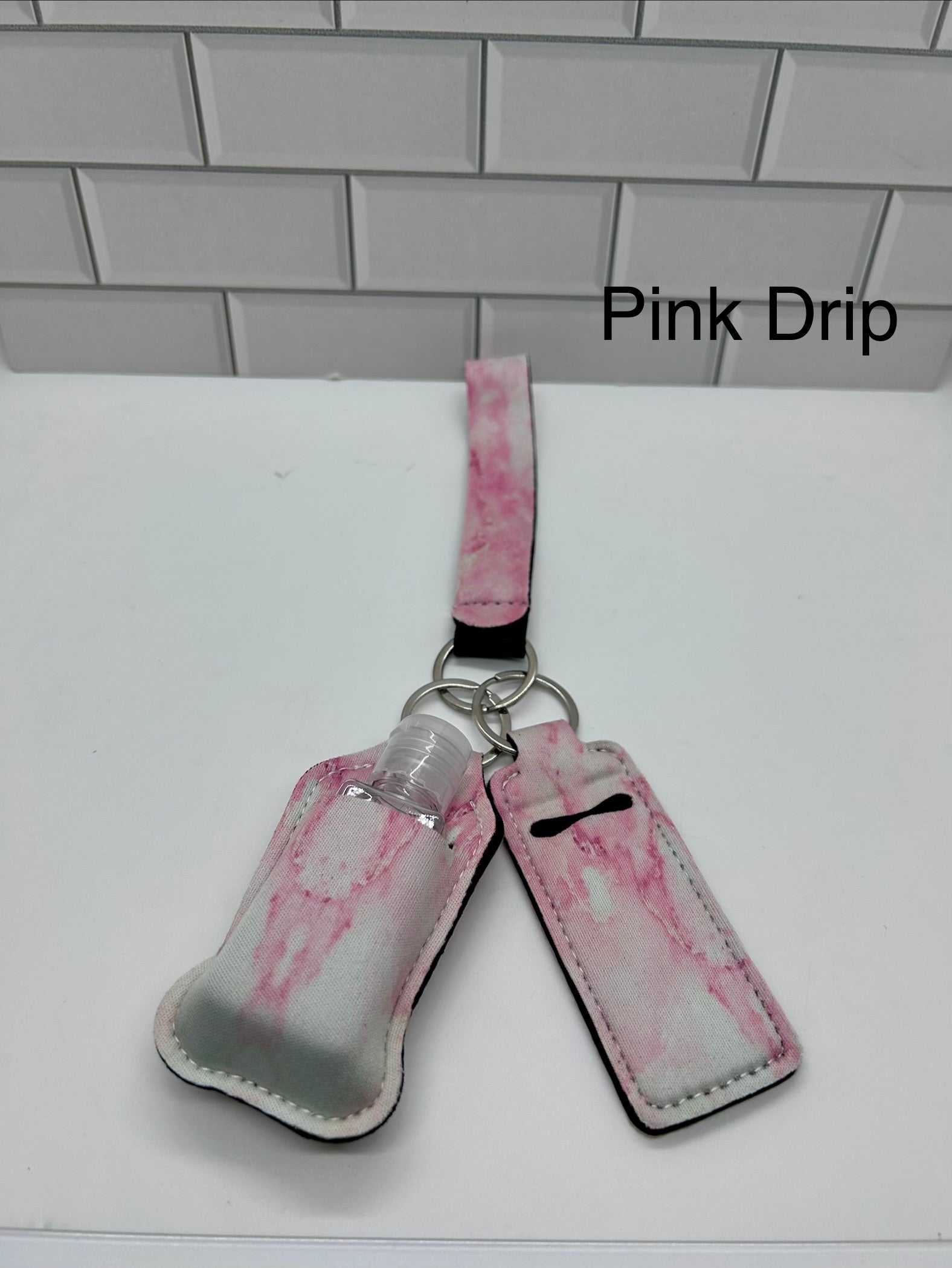 Porte-clés dragonne en néoprène avec porte-désinfectant, flacon vide et porte-baume à lèvres - Rose