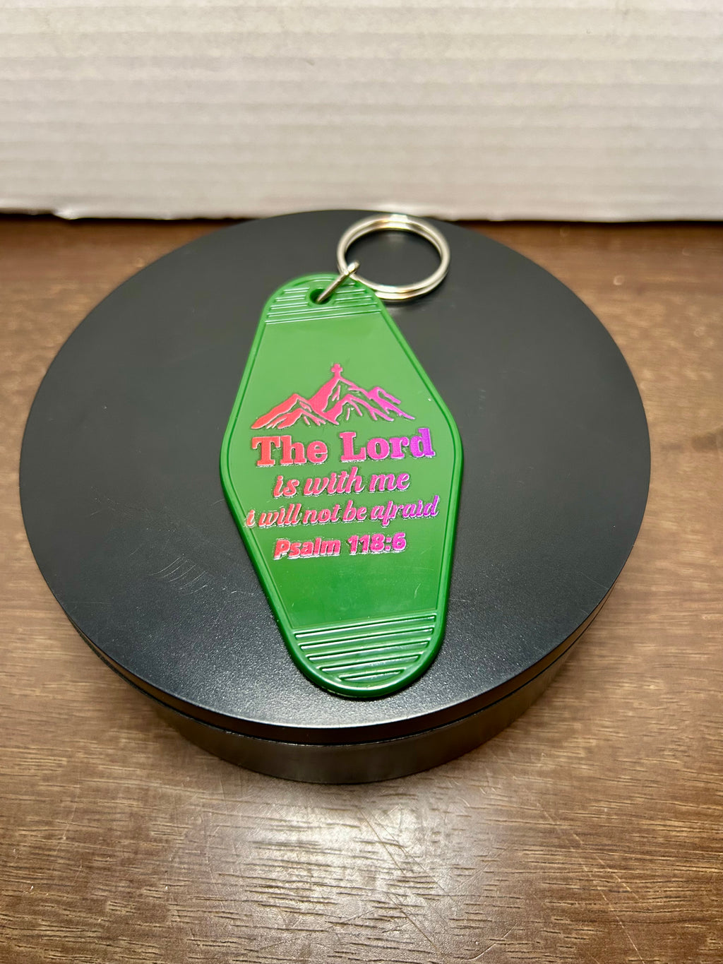 Retro Style Motel Keychain With Design