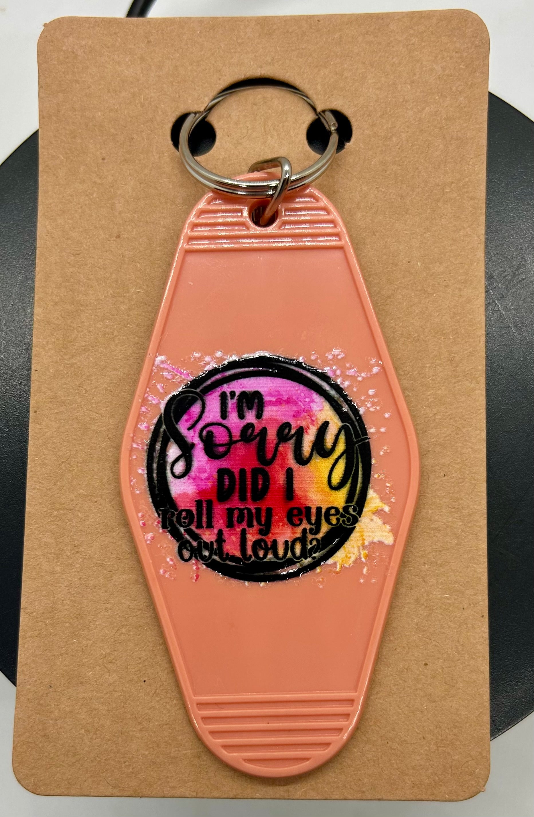 Porte-clés de motel de style rétro avec un design insolent