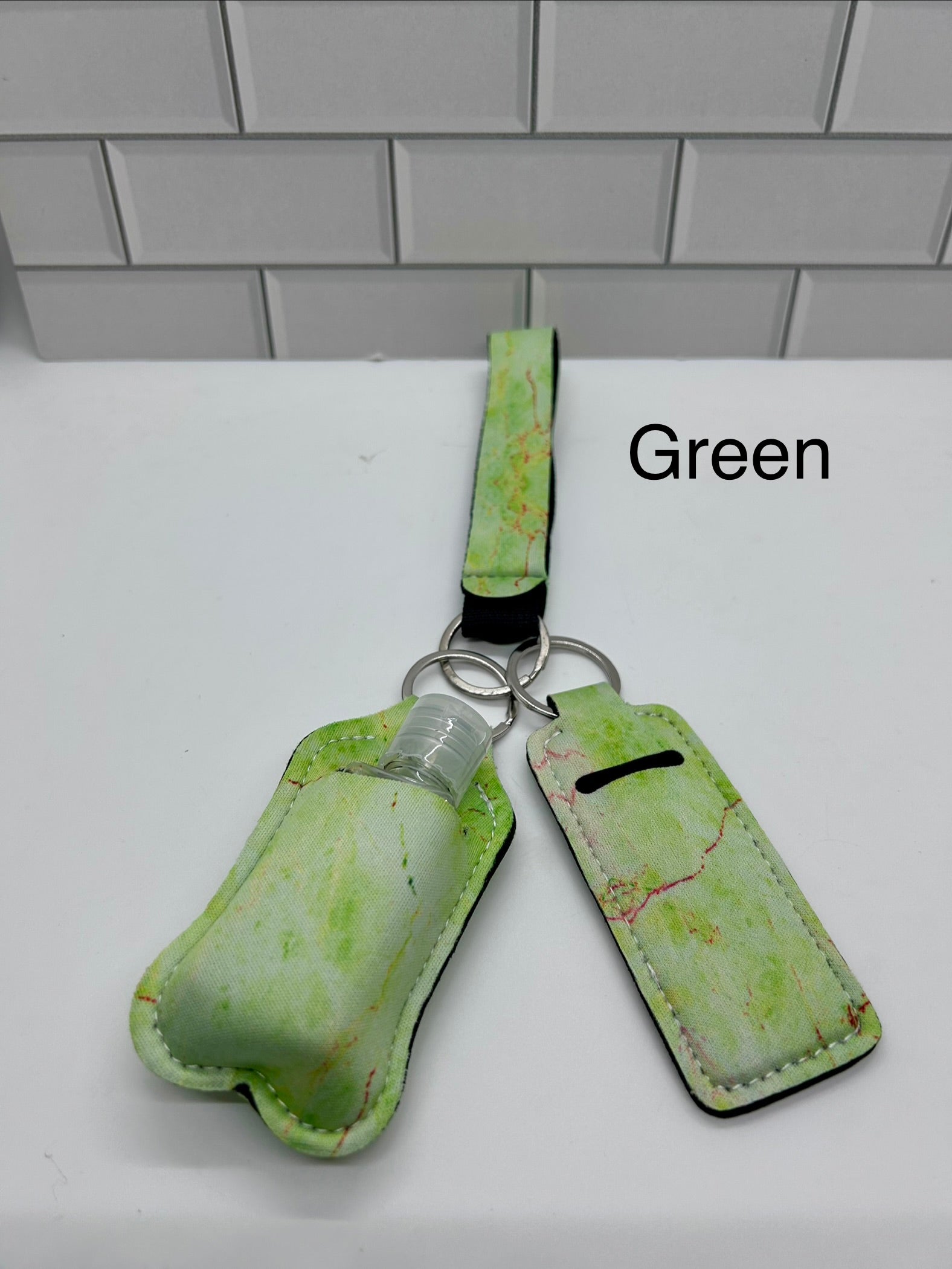 Porte-clés dragonne en néoprène avec porte-désinfectant, flacon vide et porte-baume à lèvres – Vert
