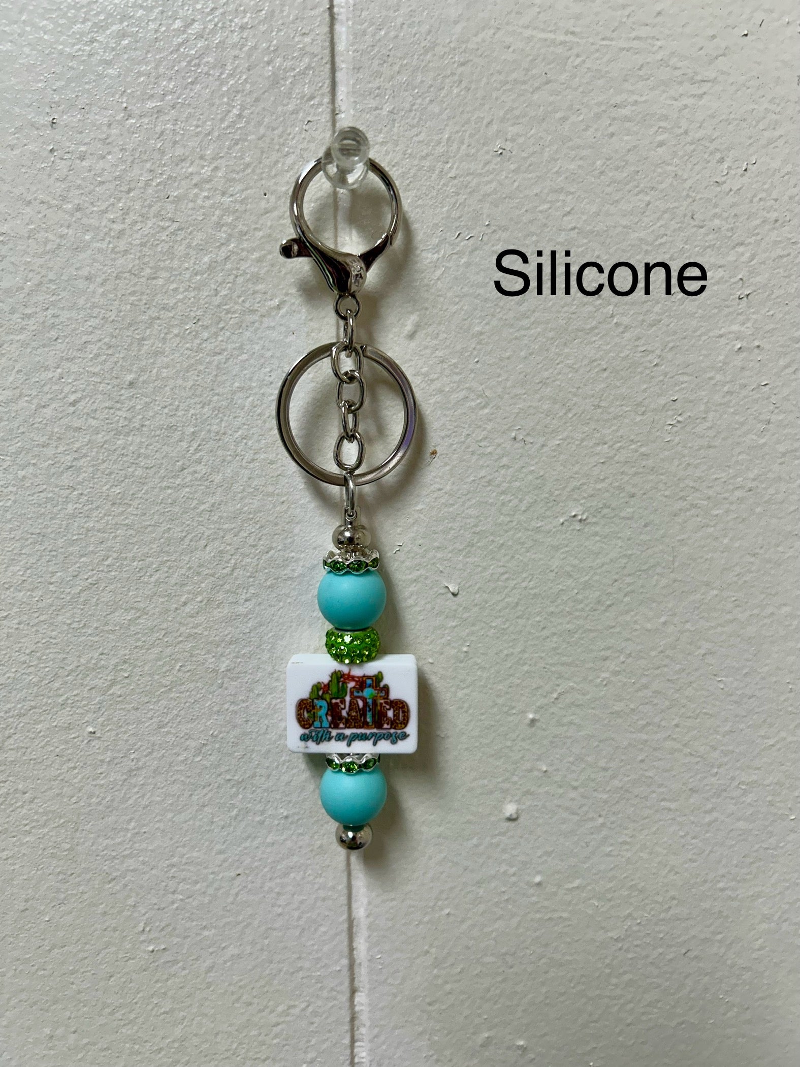 Porte-clés en silicone perlé avec pendentif chrétien