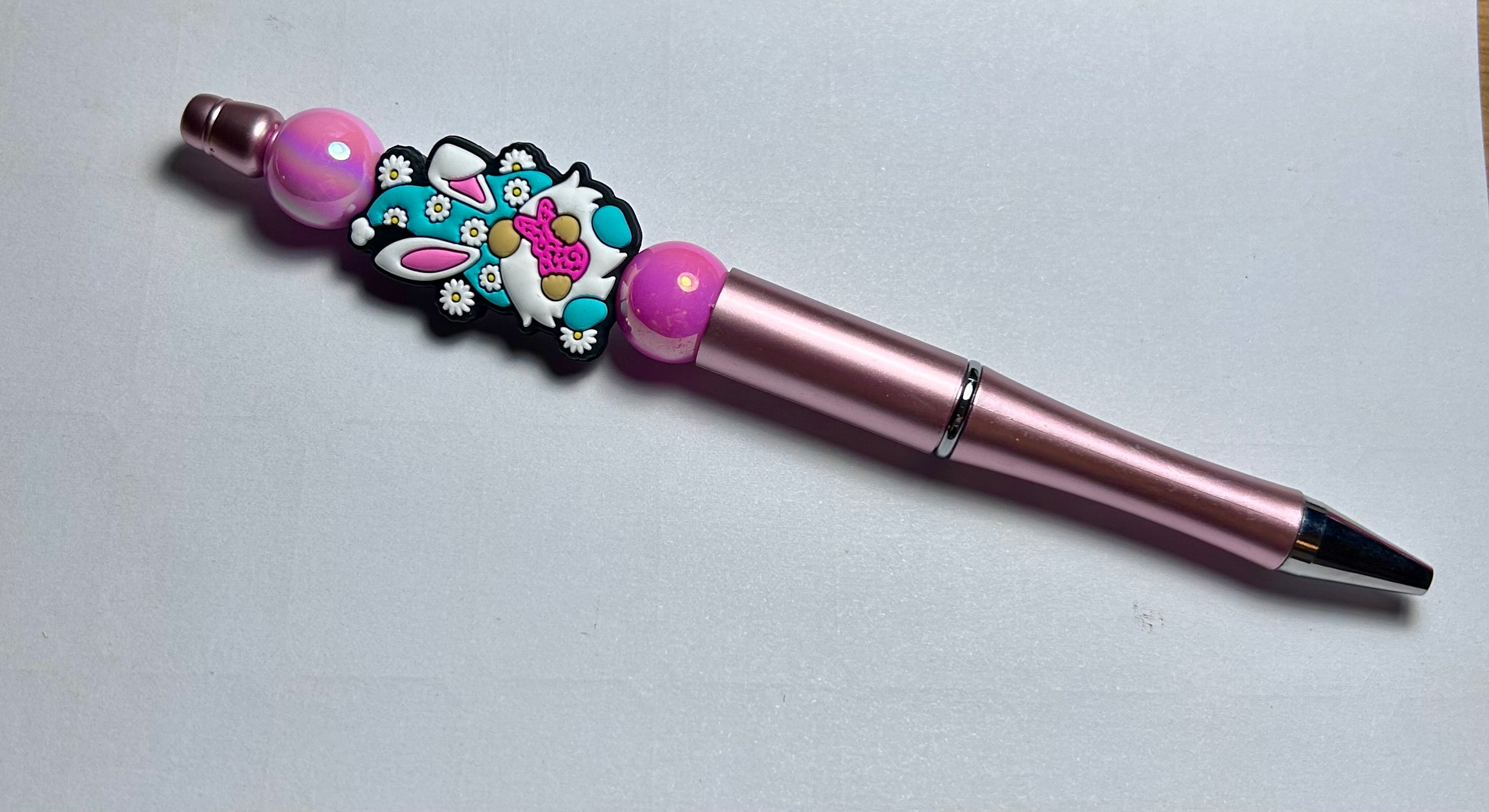 Stylo à bille perlé sur le thème de Pâques - Rose poudré/rose