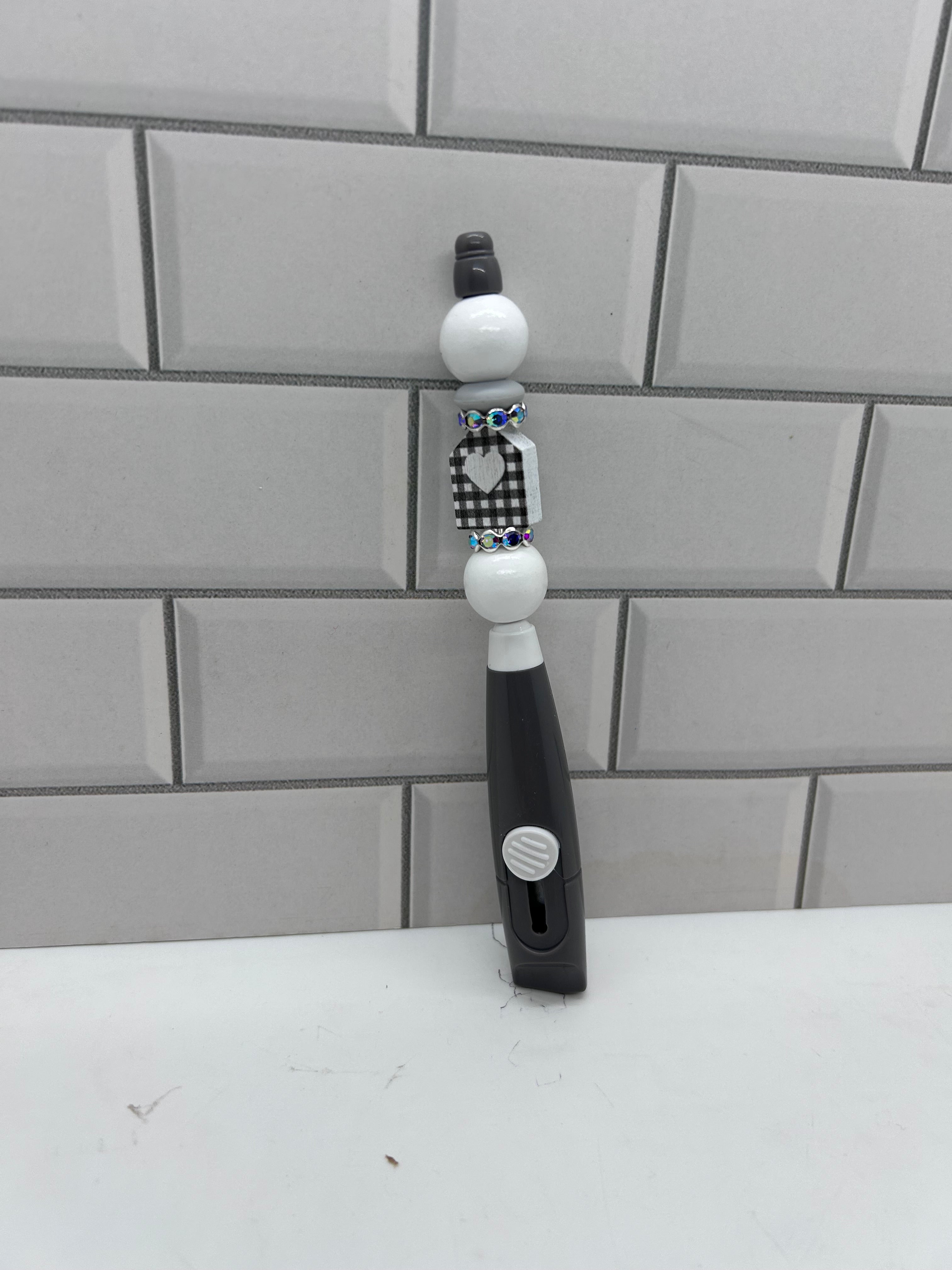 Beaded Box Cutter-Gray with Wooden White/Gray Beads