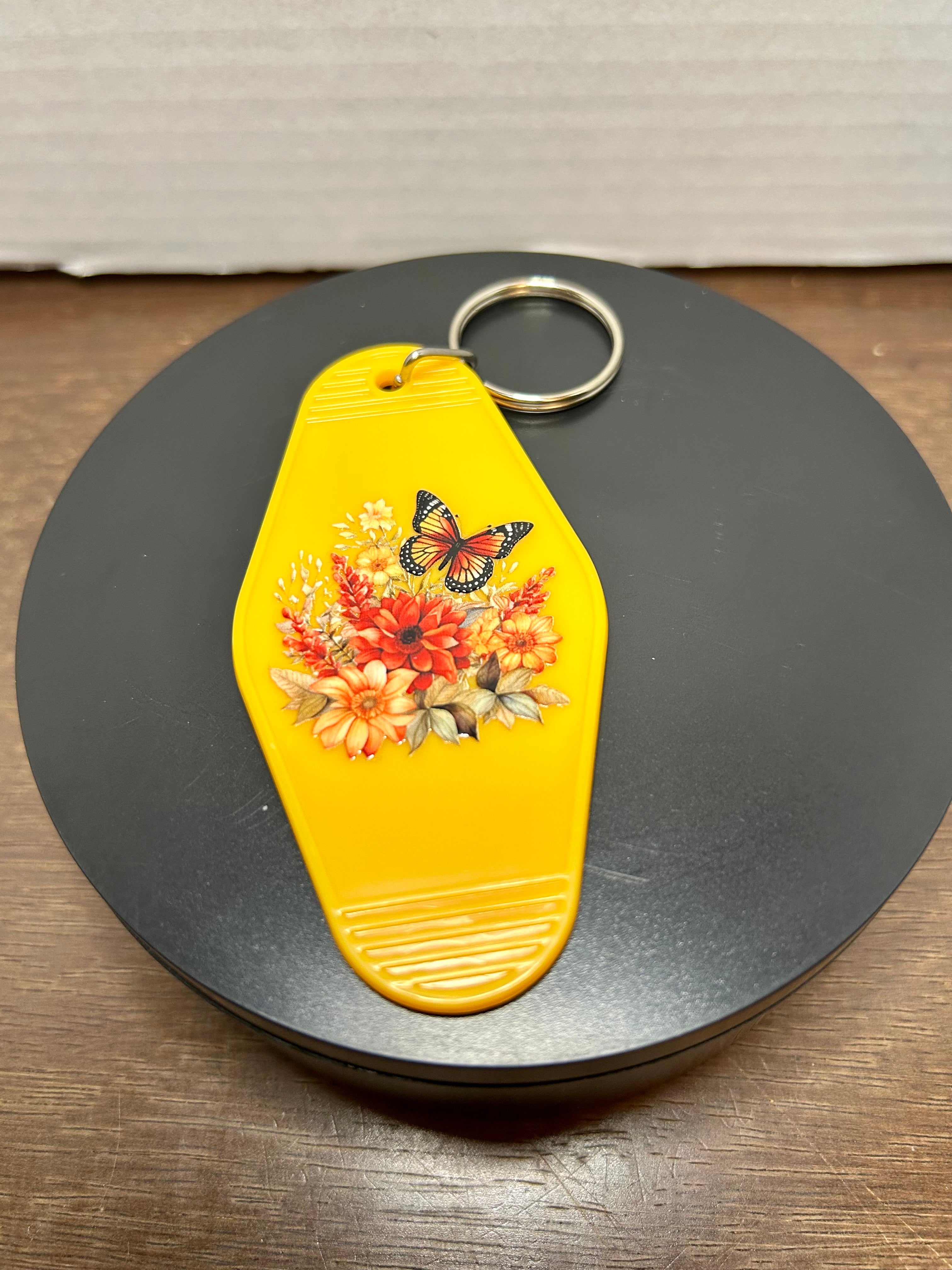 Retro Style Motel Keychain With Design