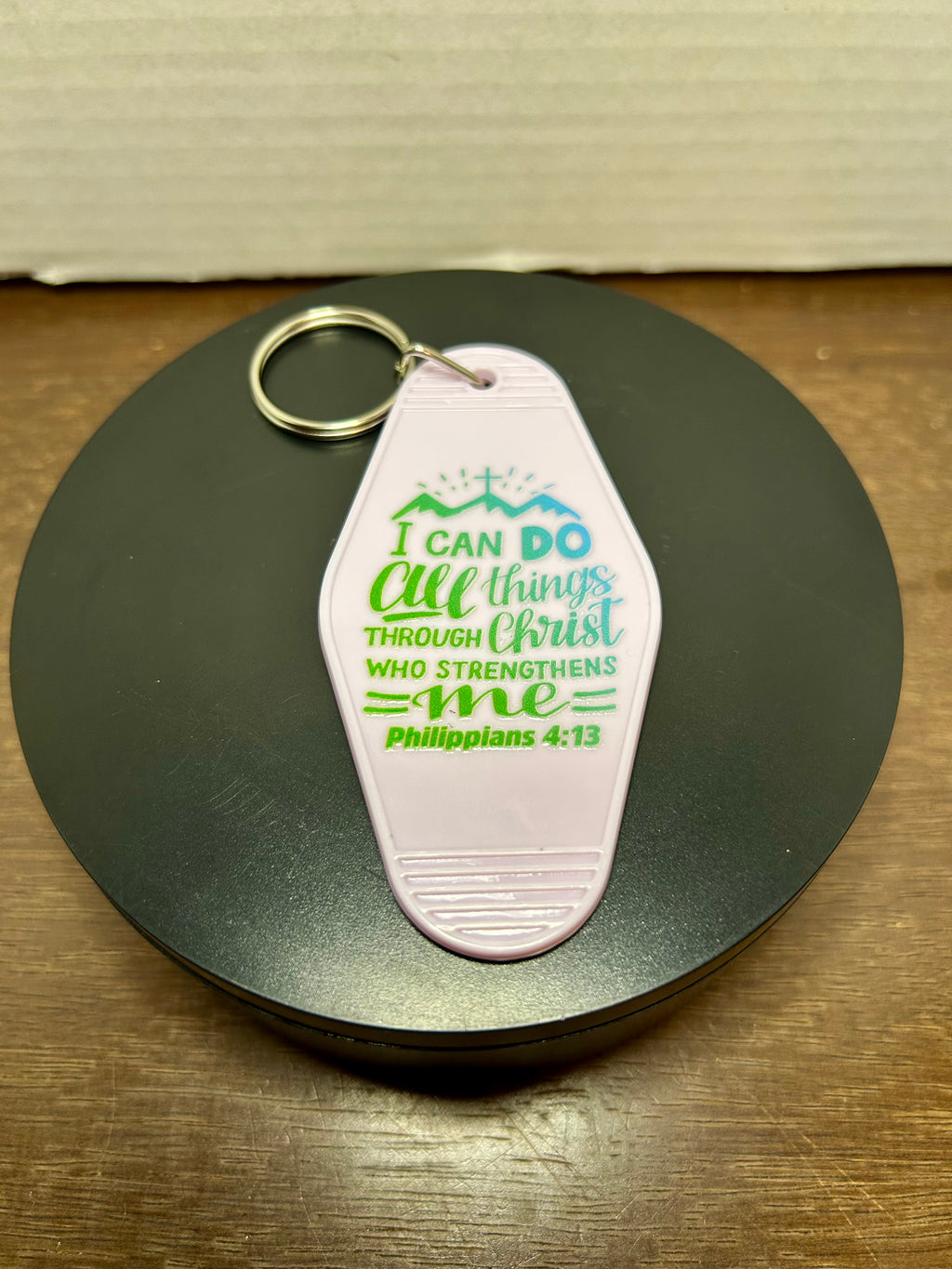 Retro Style Motel Keychain With Design