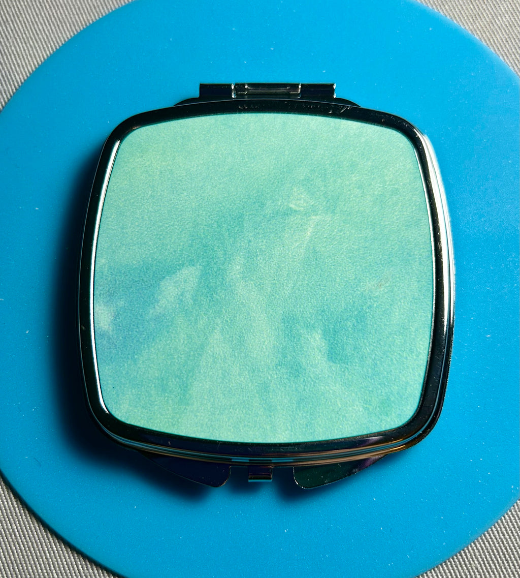 Miroir de sac compact avec un beau design