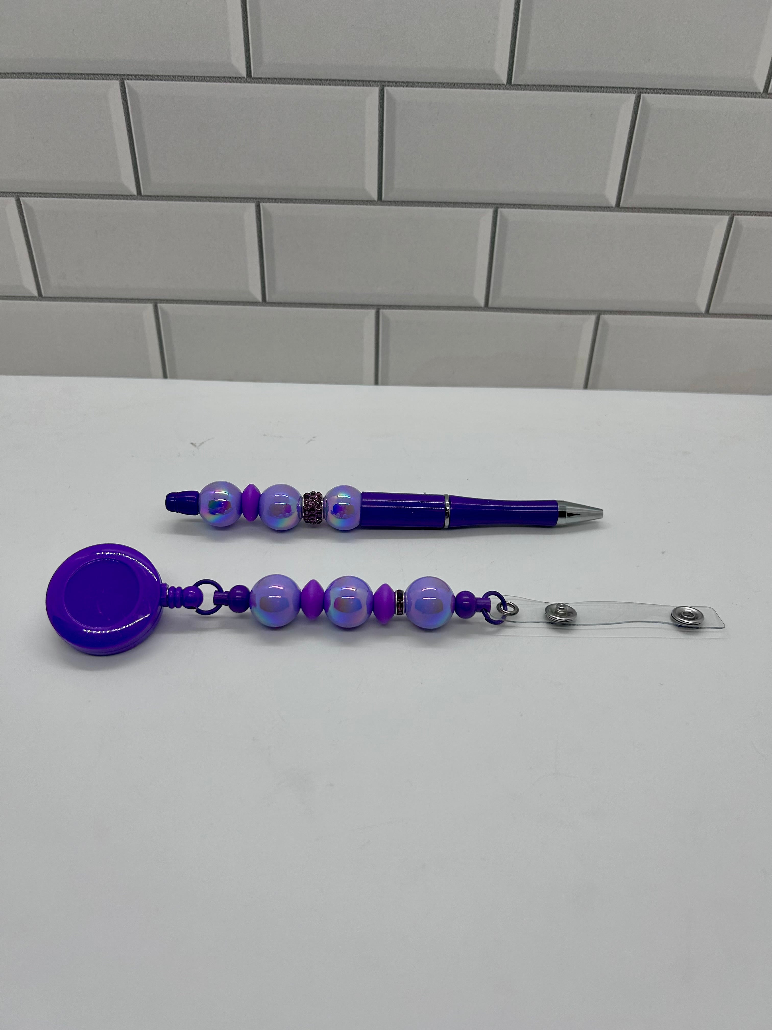 Enrouleur de badge perlé avec stylo perlé assorti - Violet