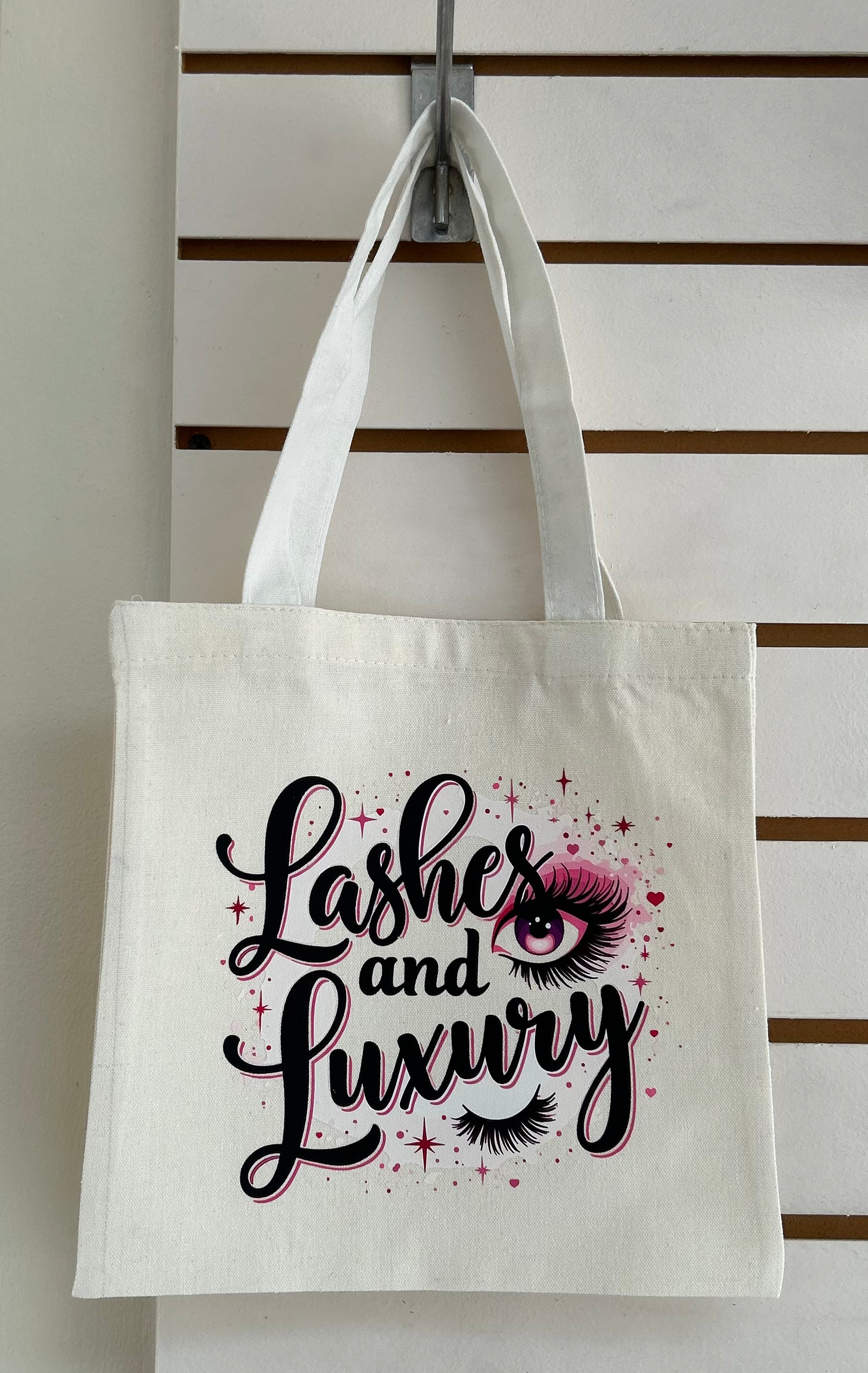 Mini sac fourre-tout en toile avec poignées blanches, orné d'un magnifique motif de maquillage. 25x25 cm
