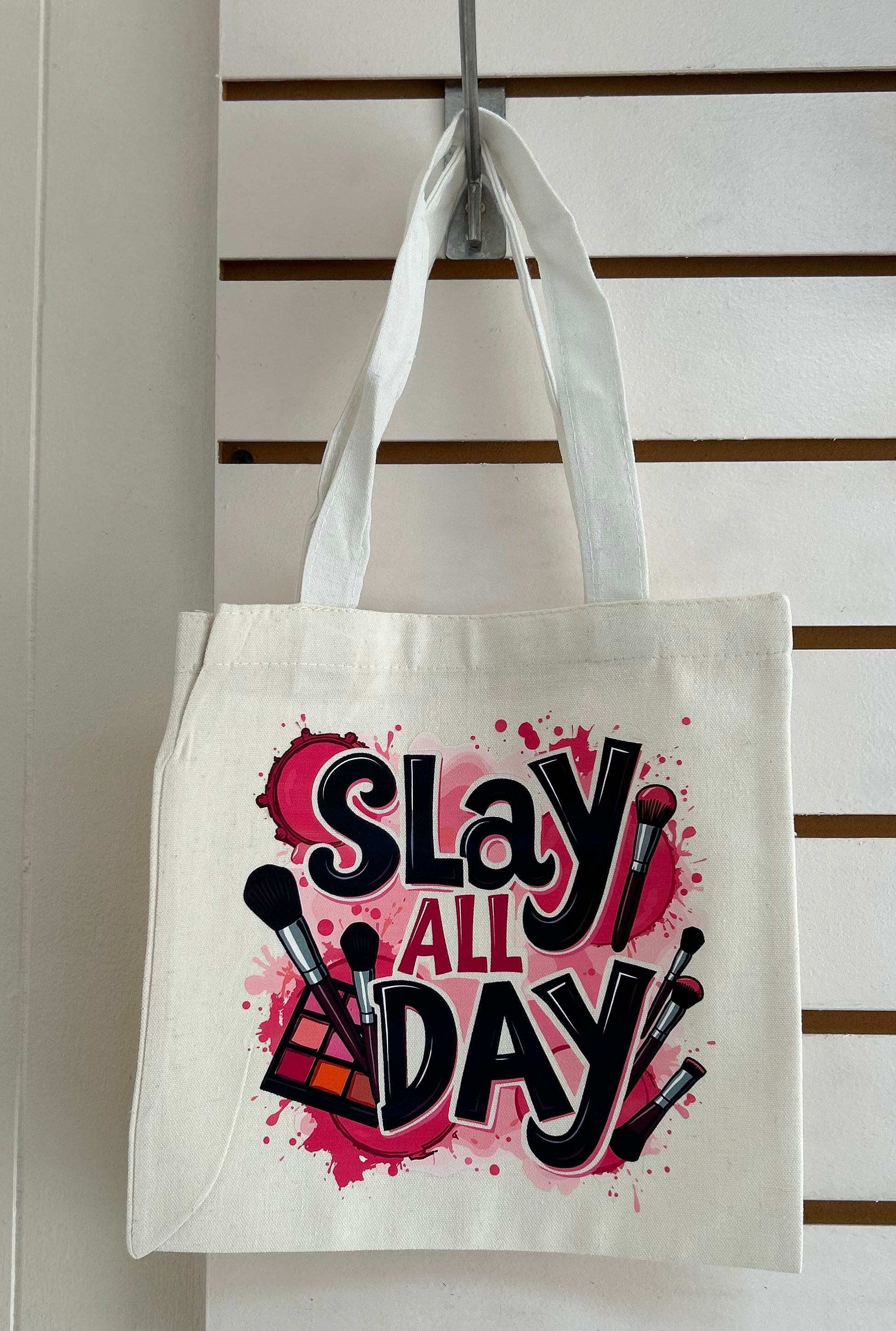 Mini sac fourre-tout en toile avec poignées blanches, orné d'un magnifique motif de maquillage. 25x25 cm