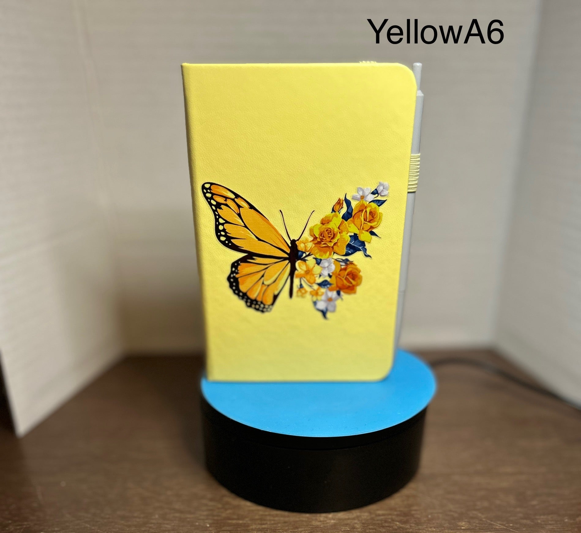 Journal ligné vierge A6 avec un beau motif papillon/floral - Jaune