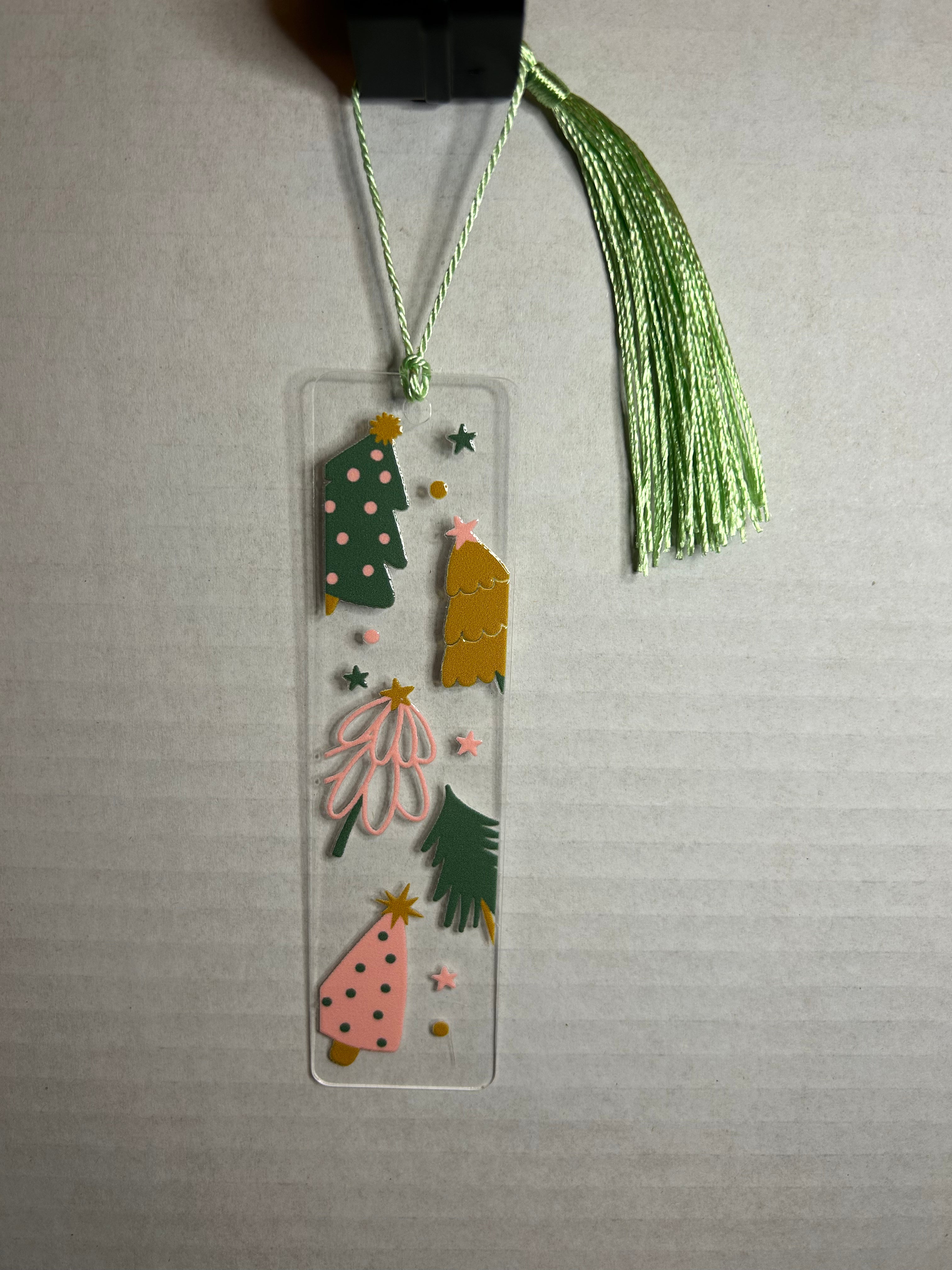 Marque-page en acrylique avec pompon coloré sur le thème de Noël