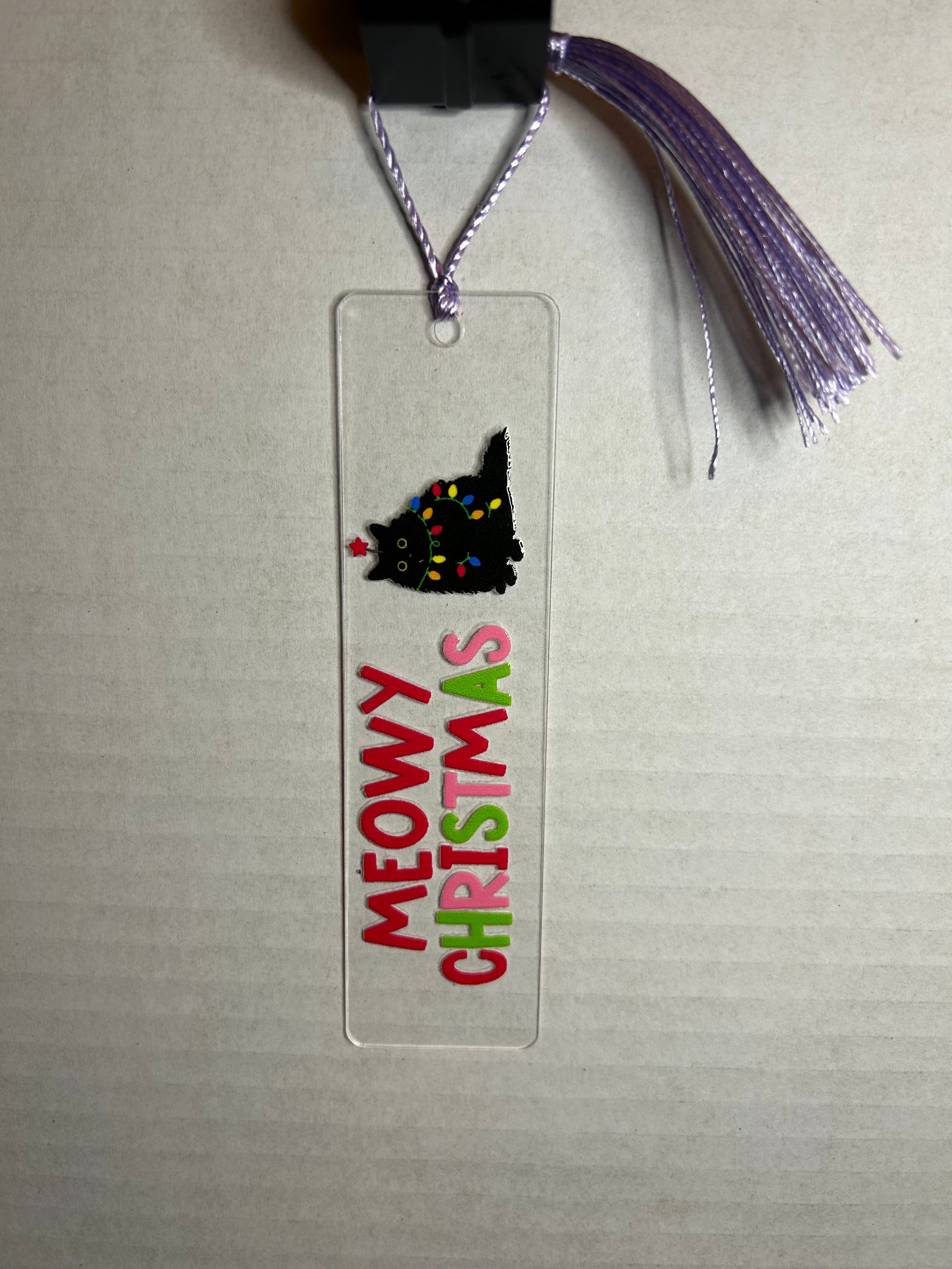 Marque-page en acrylique avec pompon coloré sur le thème de Noël
