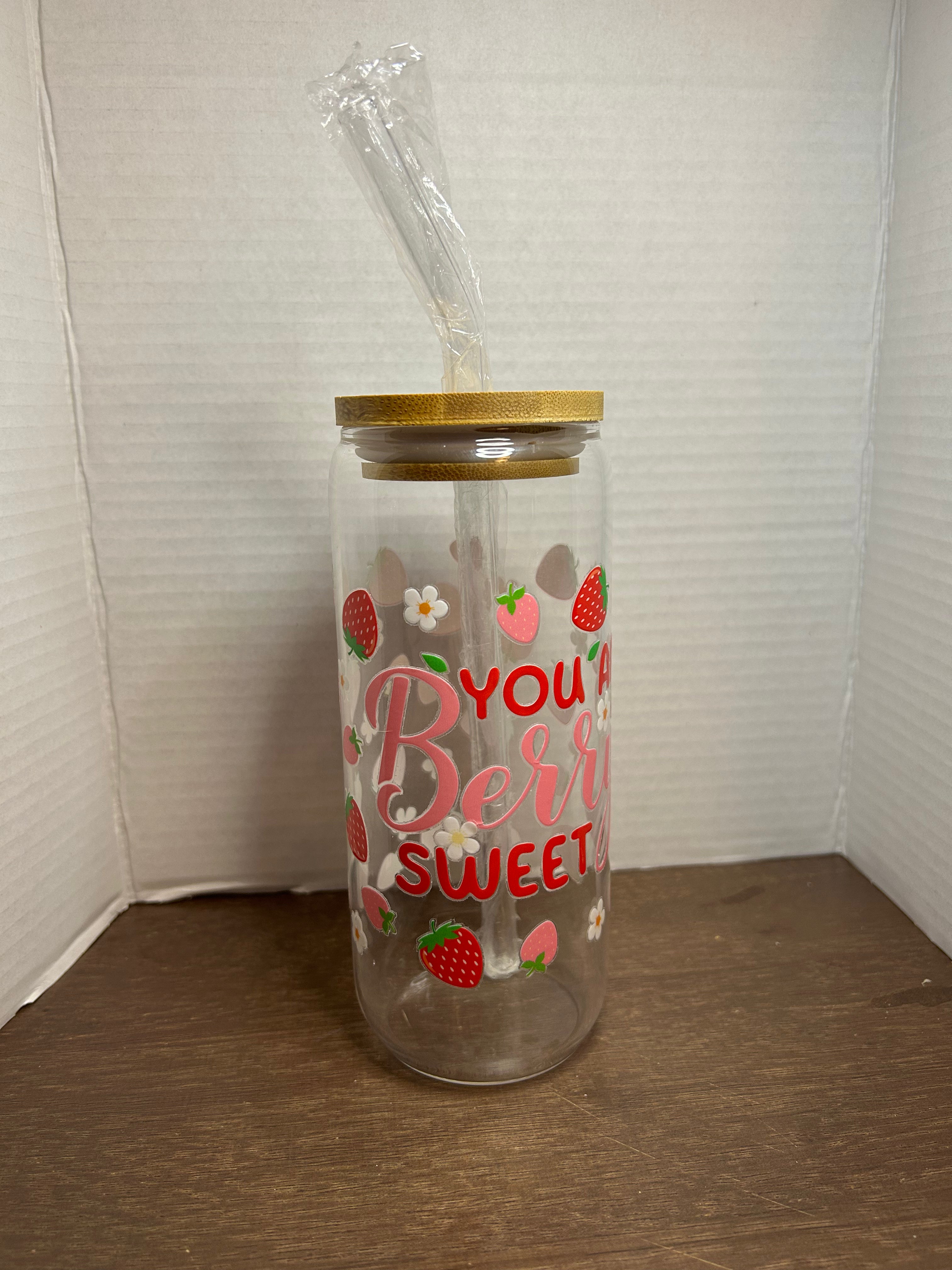 Gobelet en verre de 20 oz avec couvercle en bambou et paille en verre sur le thème de la fraise