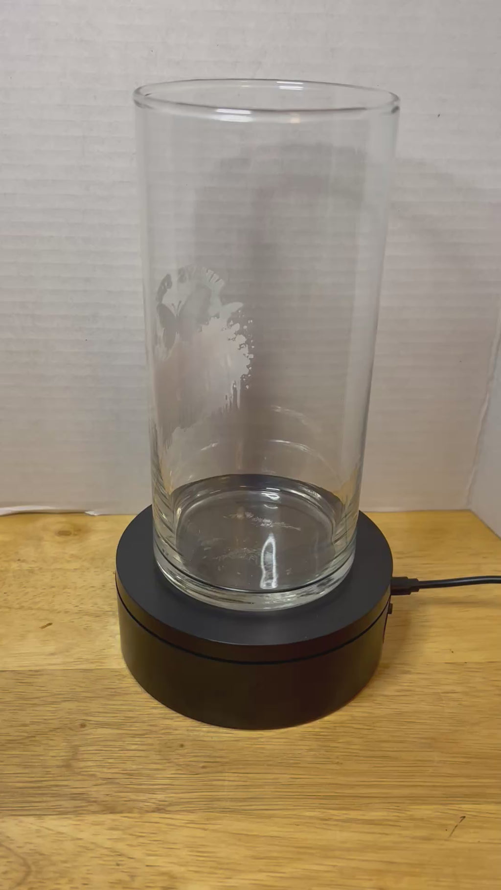 Glass Vase Featuring a Beautiful Design, 7.25 Inches