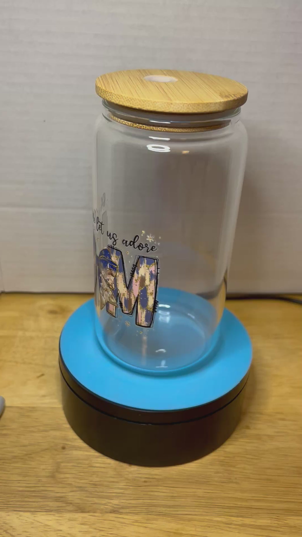 Gobelet en verre de 47 cl avec couvercle en bambou orné d'un magnifique motif, livré avec une paille en métal et une brosse de nettoyage