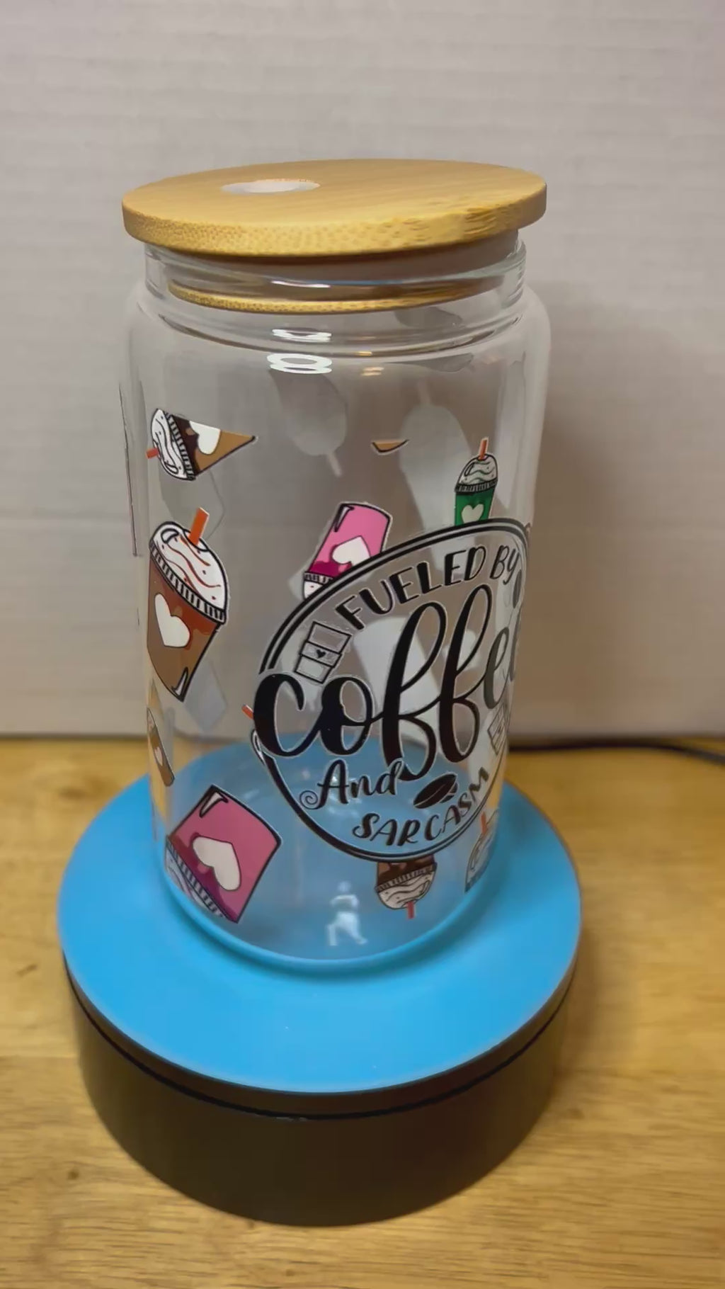 Gobelet en verre de 47 cl avec couvercle en bambou orné d'un magnifique motif, livré avec une paille en métal et une brosse de nettoyage
