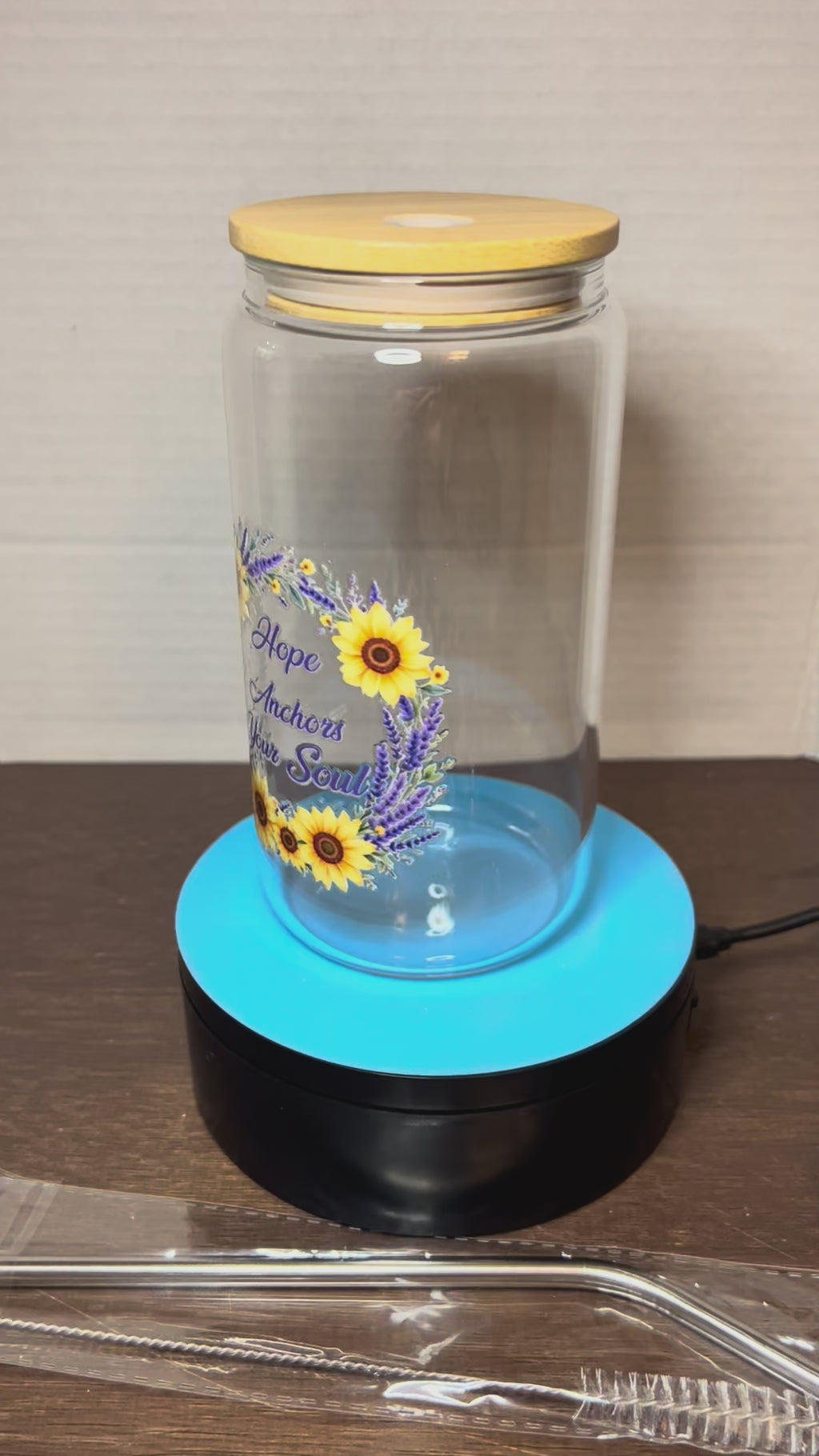 Gobelet en verre de 47 cl avec couvercle en bambou orné d'un magnifique motif, livré avec une paille en métal et une brosse de nettoyage