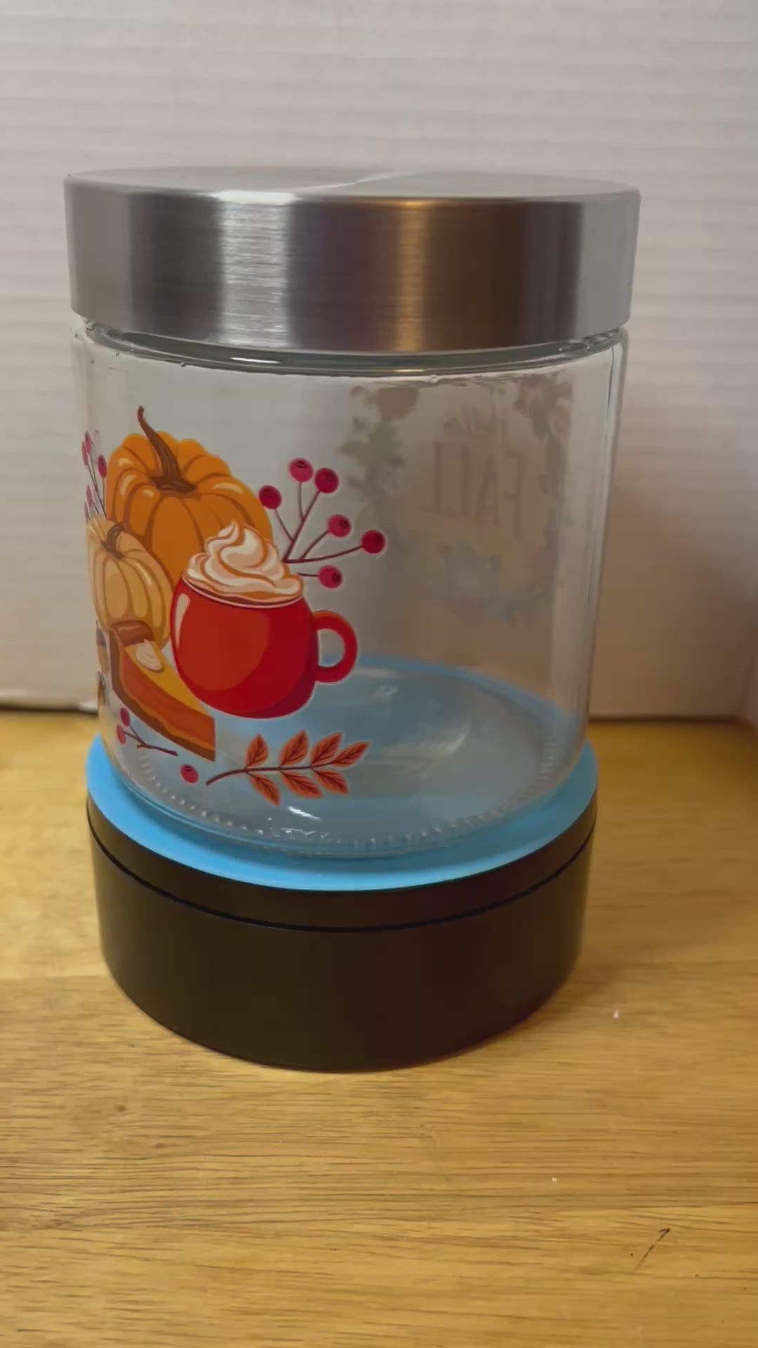 Petit bocal en verre avec couvercle en métal, orné d'un magnifique motif d'automne