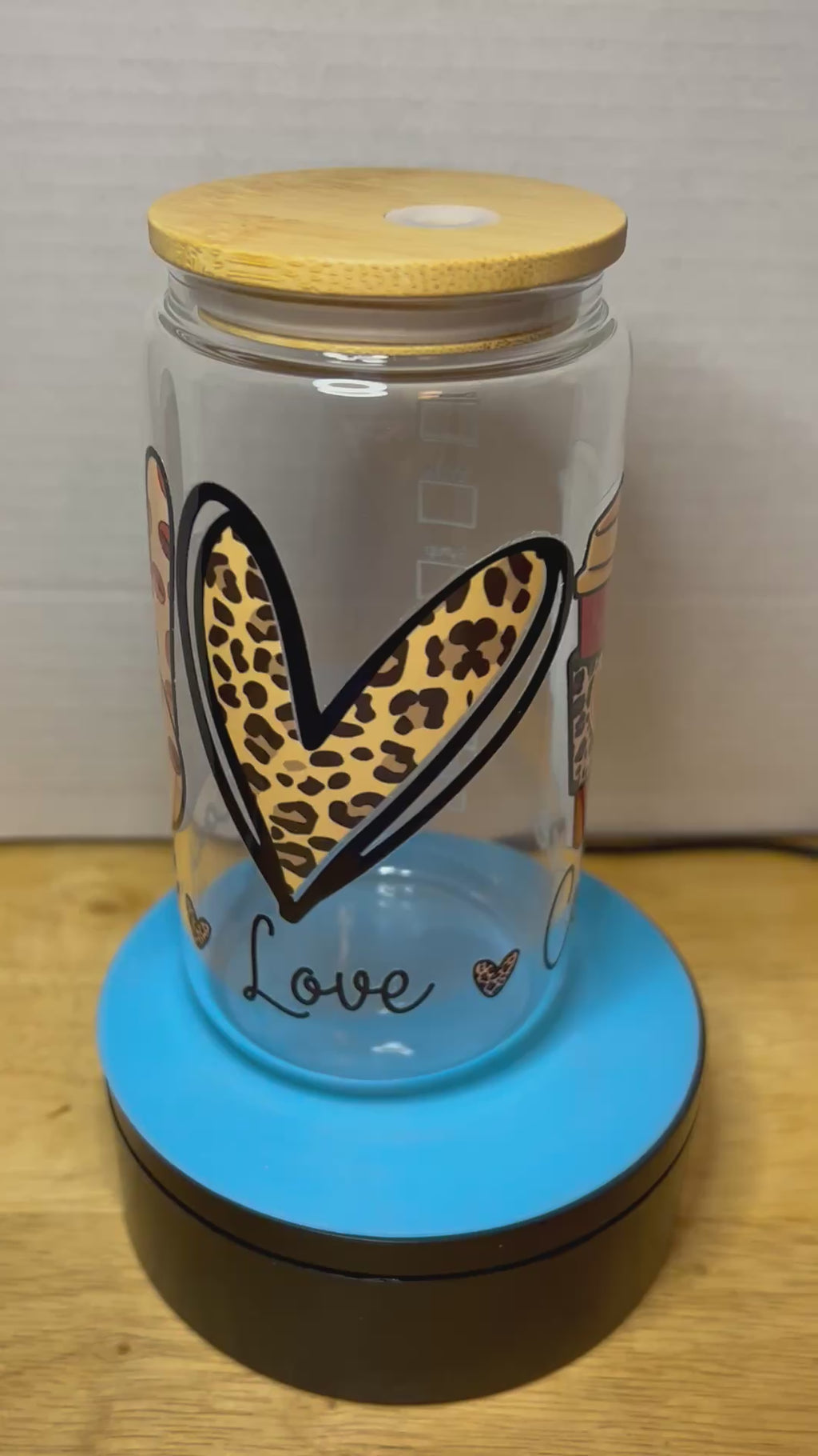 Gobelet en verre de 47 cl avec couvercle en bambou orné d'un magnifique motif, livré avec une paille en métal et une brosse de nettoyage